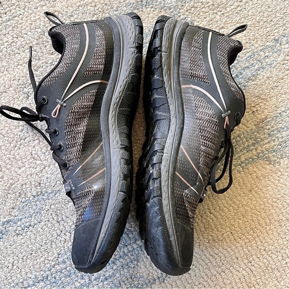 KEEN WOMEN'S TERRADORA WATERPROOF HIKING SHOE - RAVEN/GARGOYLE SIZE 7 - Picture 10 of 11